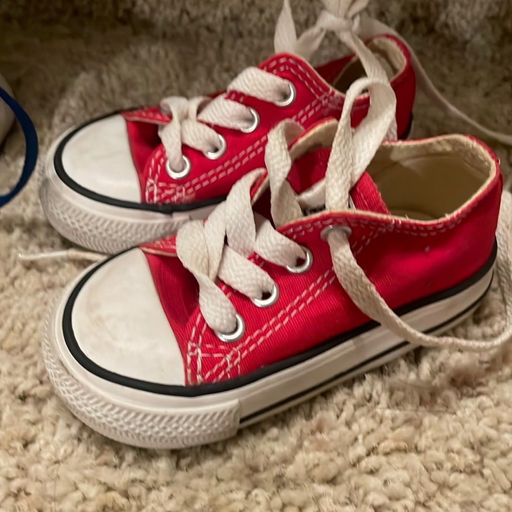 Converse red chucks